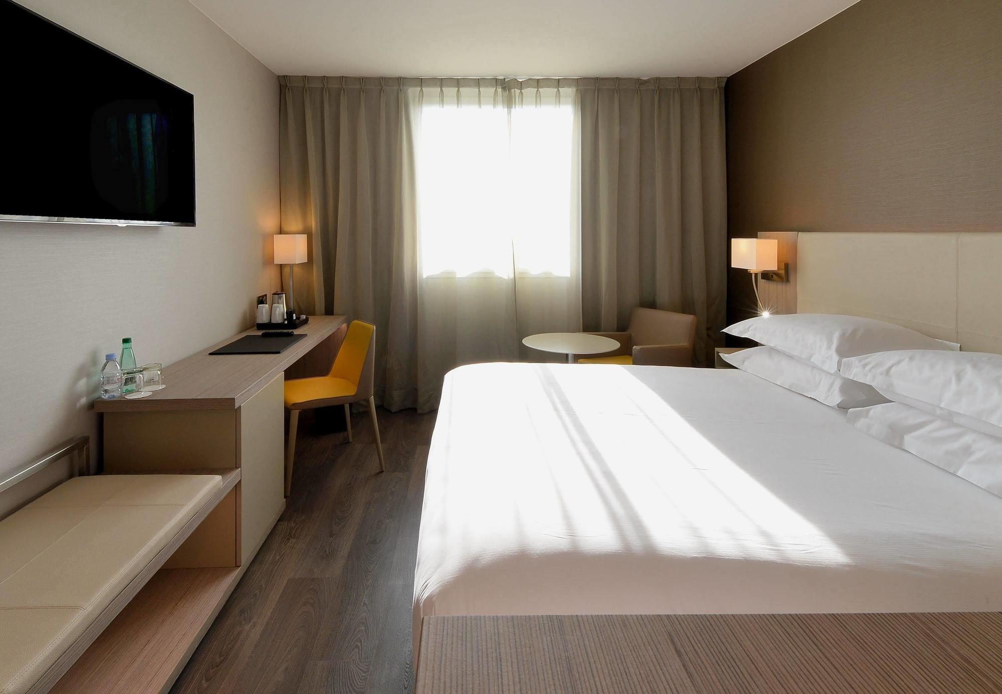 Ac Hotel By Marriott Marseille Prado Velodrome Ngoại thất bức ảnh